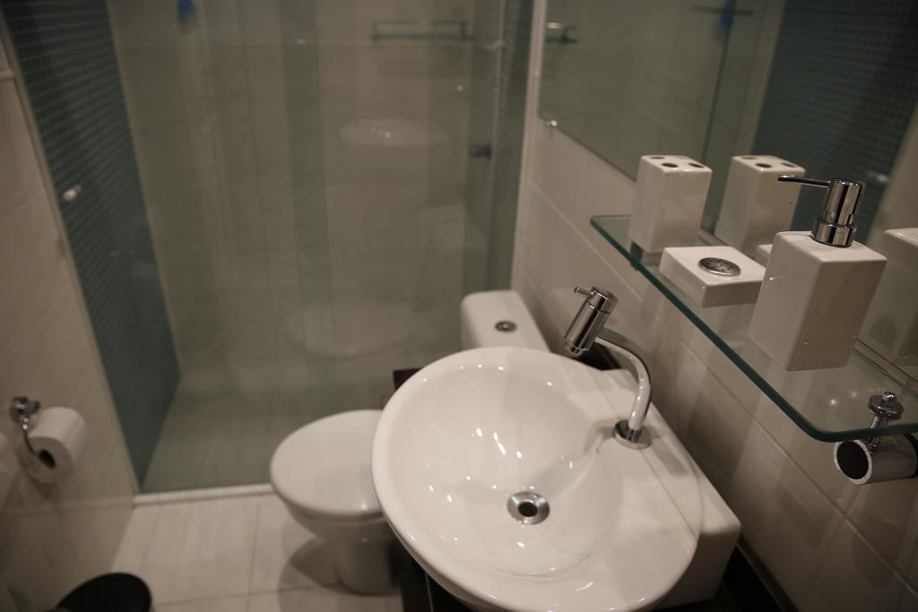 Apartamento Central, Novo E Com Garagem Em